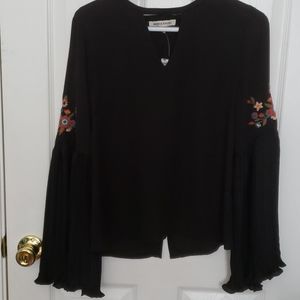 Accordion sleeve Top